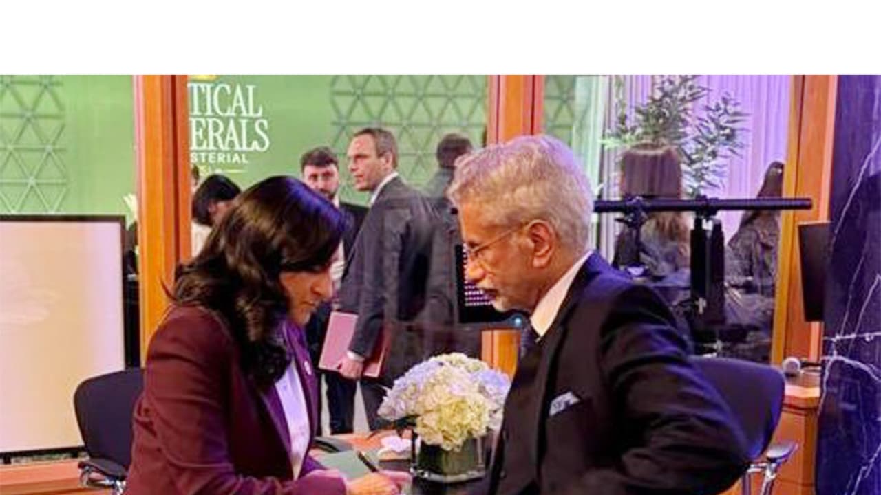 Jaishankar holds bilateral talks with Canada, Peru FMs in Washington