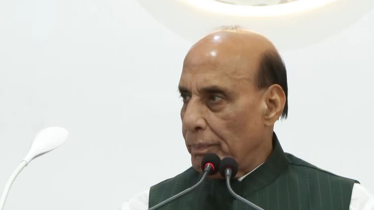 भारतीय वायुसेना में लैंगिक समानता अब एक हकीकत: रक्षा मंत्री राजनाथ सिंह