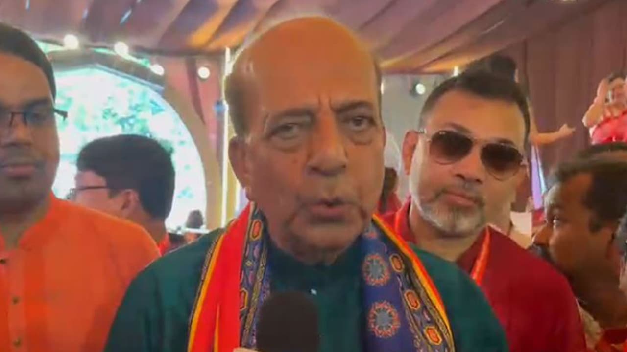 Indian High Commissioner visits Durga Puja pandals in Dhaka on Ashtami