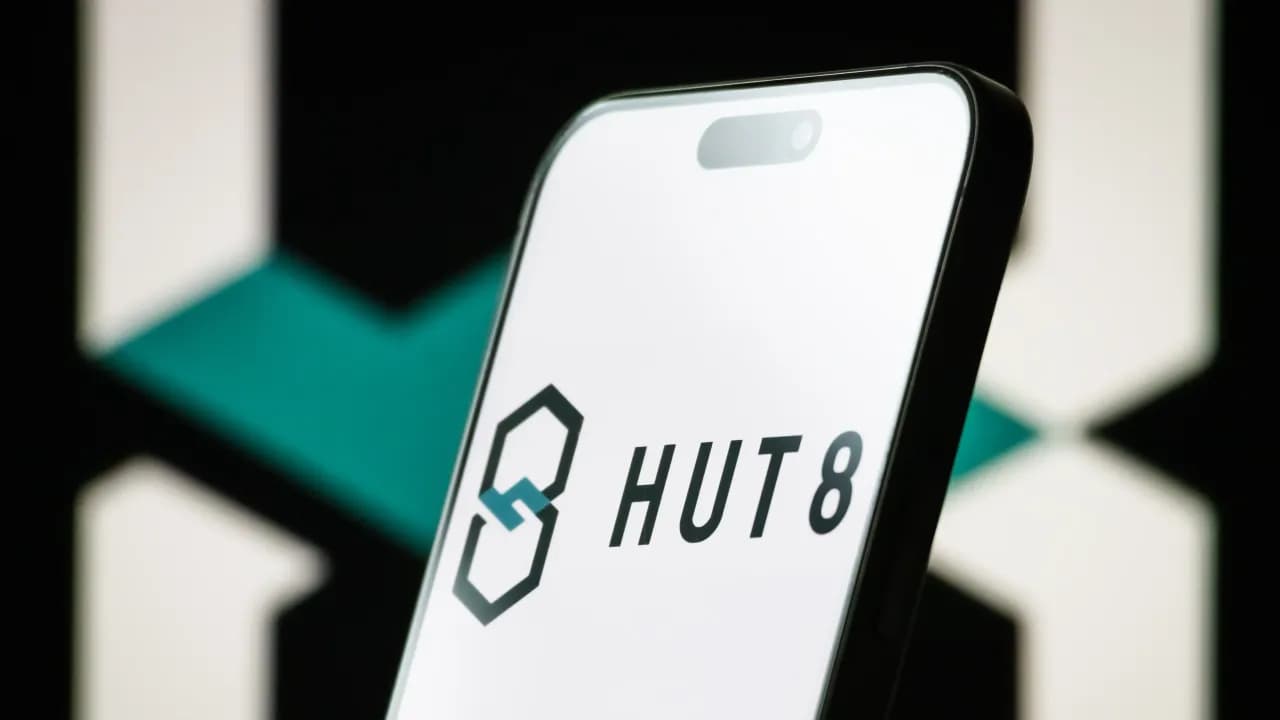CORZ Stock Gets AMD Boost, While HUT, CIFR, WULF Shares Win Tenant Nod As Wells Fargo Backs Bitcoin Miners’ AI Pivot
