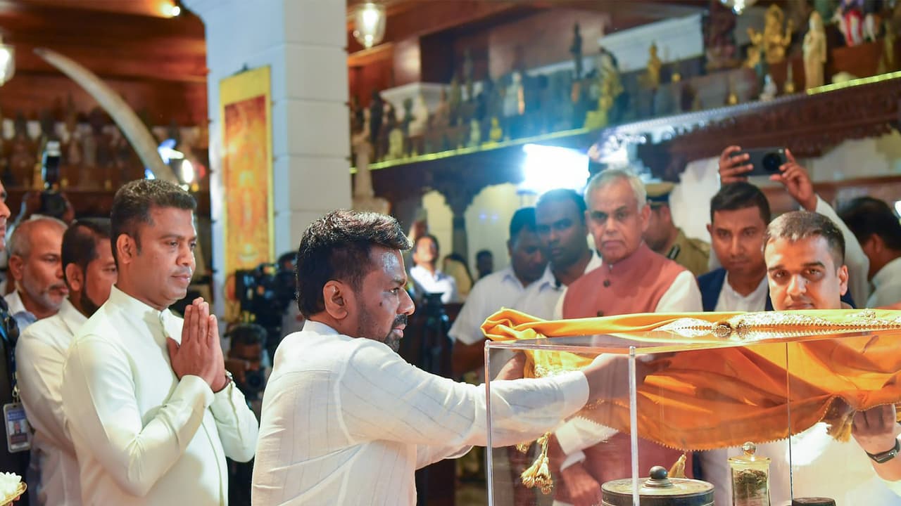 Sri Lankan President thanks PM Modi for sacred Buddha relics exposition