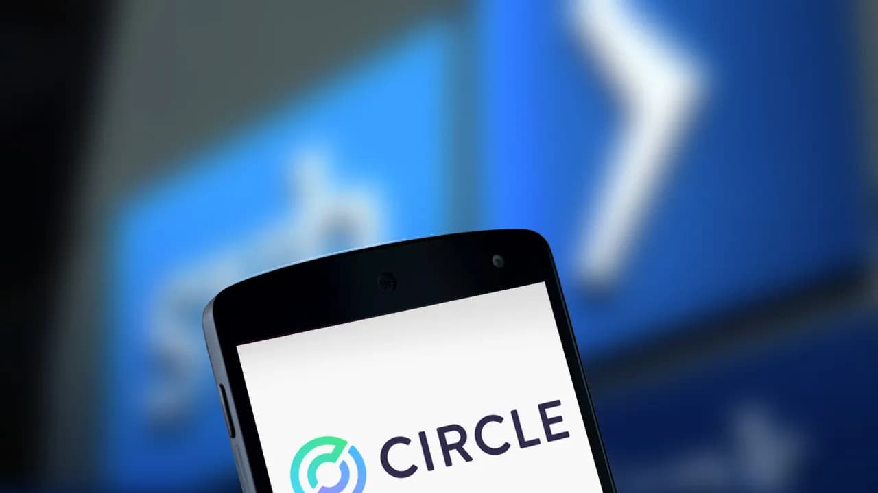 ARK Invest Buys $6.7 Million Of CRCL Stock, Adds CoreWeave And Solana ETF, Sells Shopify