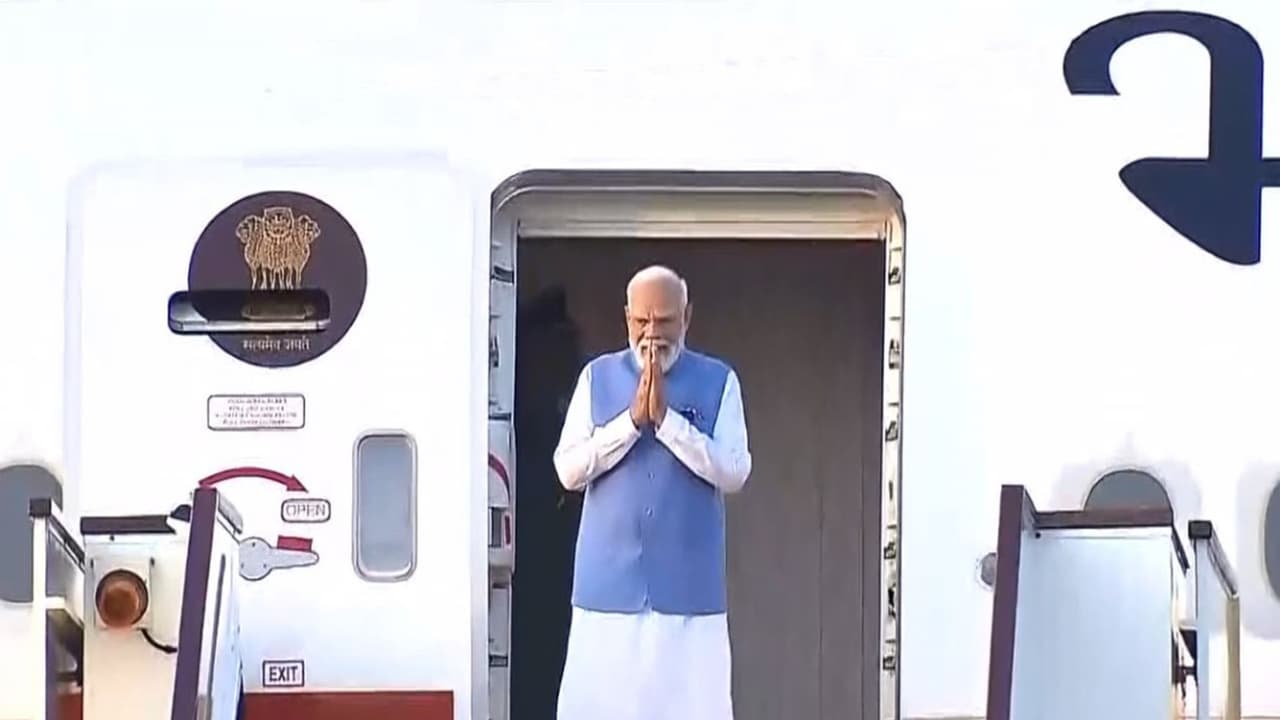PM Modi arrives in Oman after Ethiopian PM's special airport send-off
