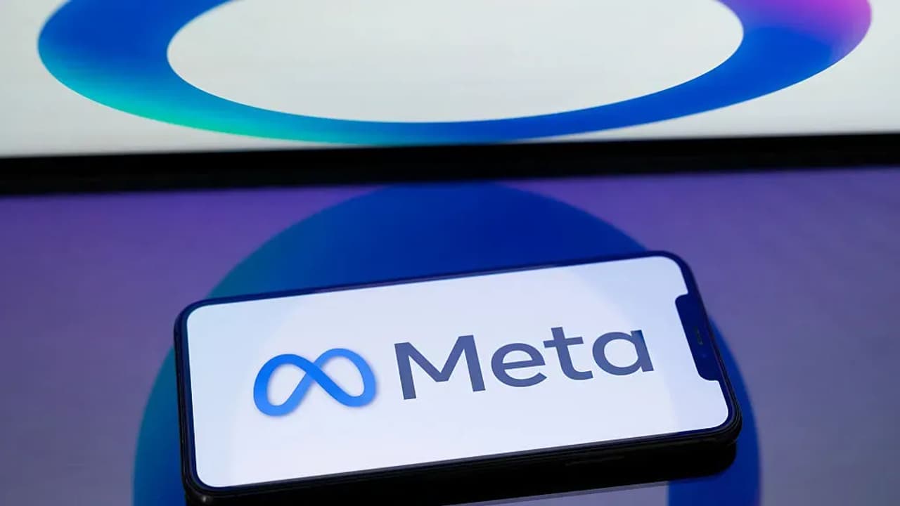 META Shares Slip Most In 4 Months After Reported AI Model Delay — So Why Is Retail Still Bullish?