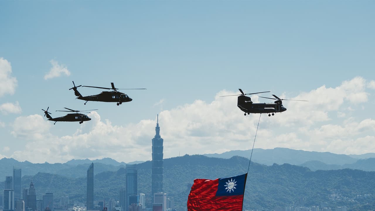 Taiwan Detects 8 Chinese Aircraft, 5 Vessels; 2 Cross Median Line