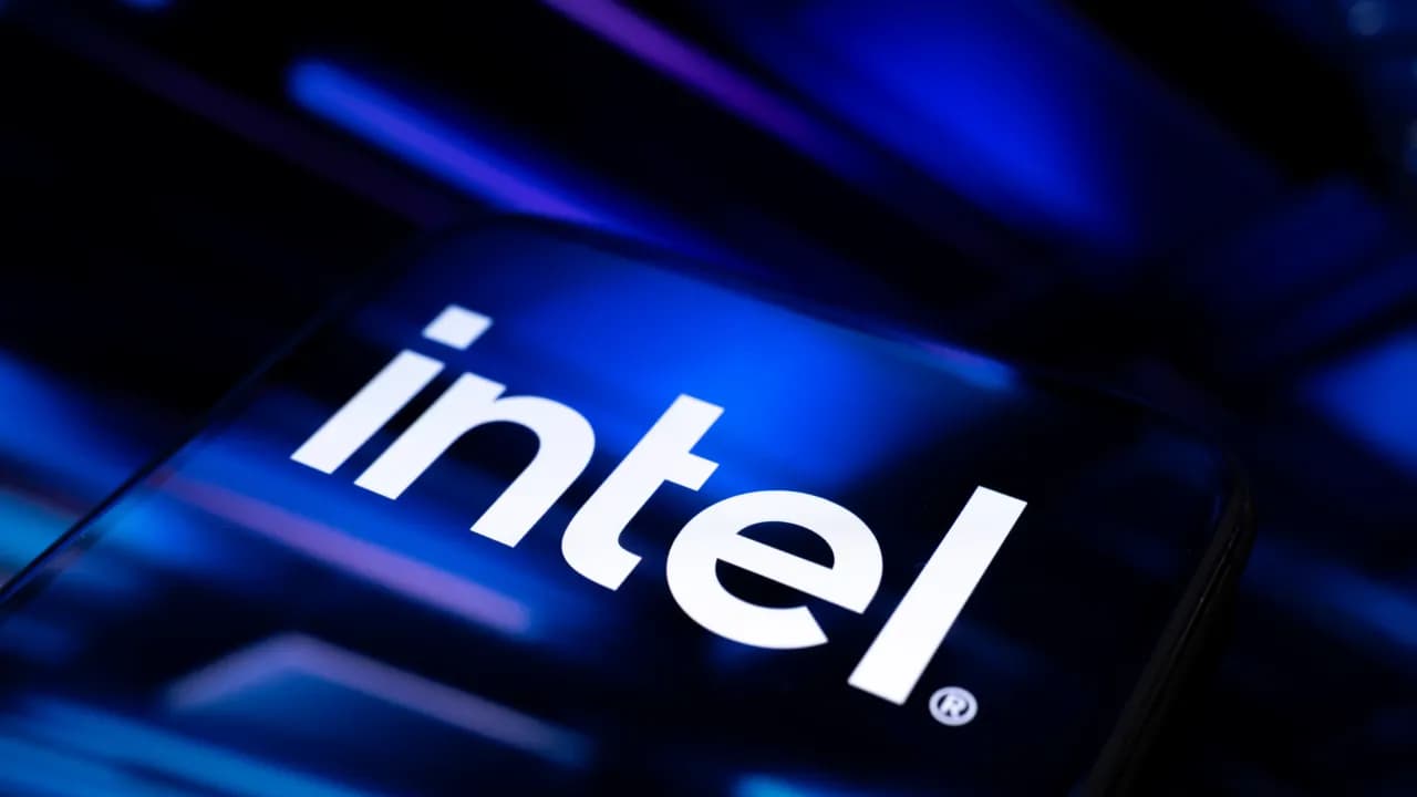 Nvidia, Intel Shares Jump After US Antitrust Agencies Clear $5B Deal That Deepens Their Chip Partnership