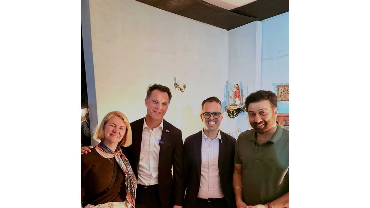 Australian Premier Chris Minns meets Sunny Deol, calls him a legend