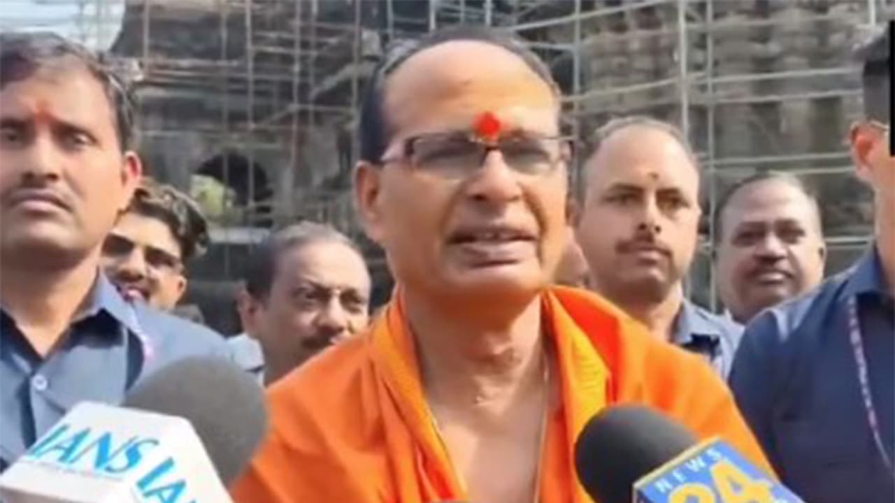 Chouhan prays at Trimbakeshwar, vows to boost farmer income, output