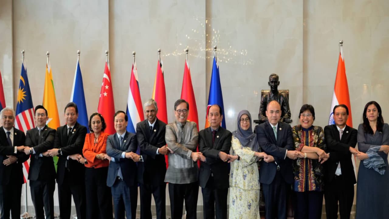 India, ASEAN discuss strengthening partnership at 28th meet in Manila