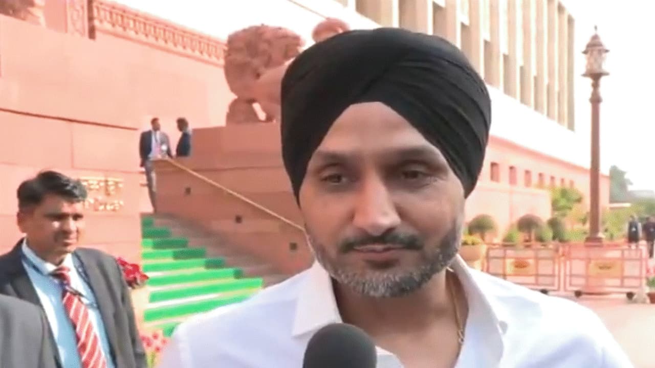 Pakistan's T20 WC U-turn: Harbhajan cites money, Ganguly welcomes move