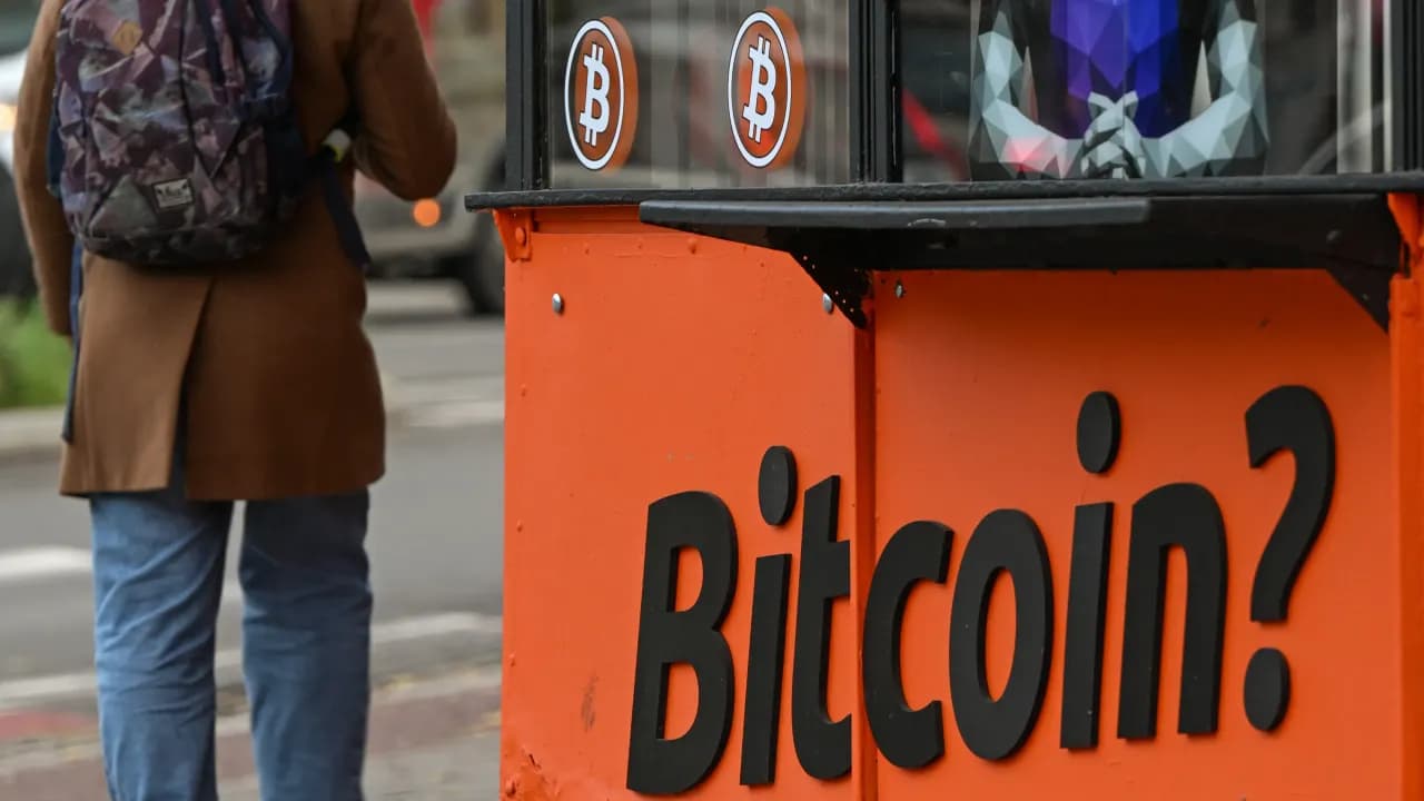Ripple’s XRP Leads Crypto Rebound, While Bitcoin ETFs Log Second-Worst Outflow Streak This Year