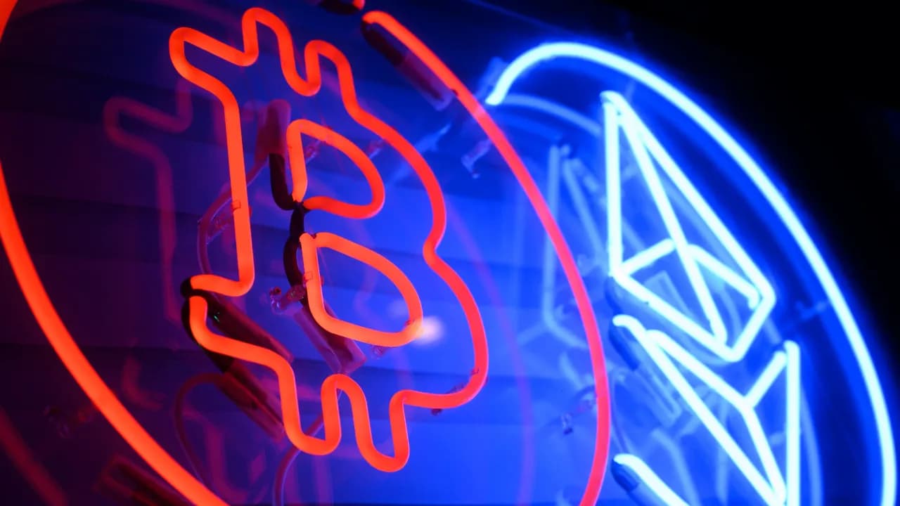 Bitcoin Holds $113K Ahead Of Powell Speech On Friday – Ethereum, Cardano, Solana Lead Altcoin Gains Bitcoin Holds $113K Ahead Of Powell Speech On Friday – Ethereum, Cardano, Solana Lead Altcoin Gains