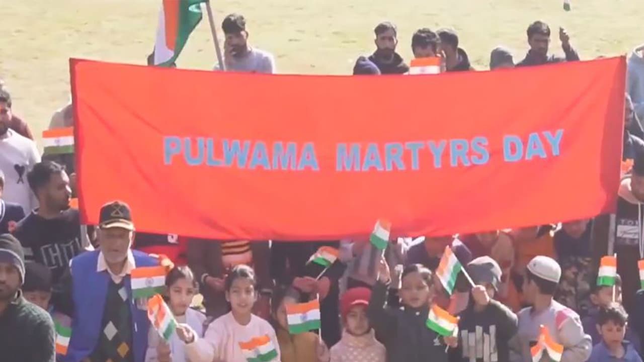 Kupwara civil society holds 'March for Unity' for Pulwama martyrs