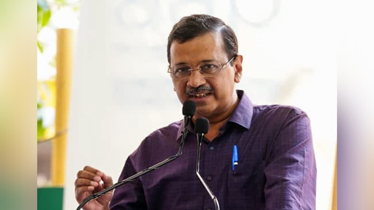 Kejriwal slams Modi, Rahul for foreign visits amid Delhi pollution