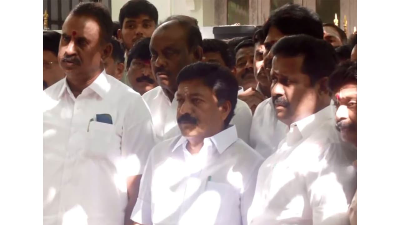AIADMK Split: திமுக ஆதரவுடன் EPS முதல்வராக திட்டமிட்டார்; சி.வி. சண்முகம் பரபரப்பு குற்றச்சாட்டு..