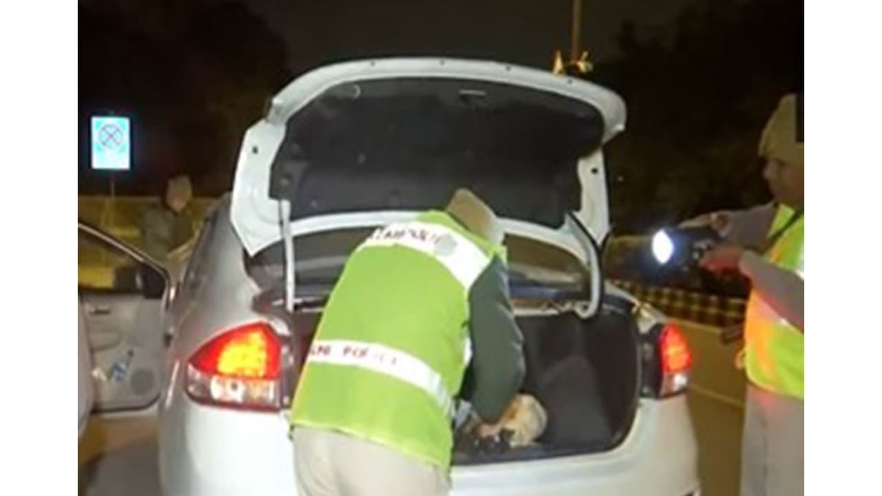 Ahead of Republic Day, police in Delhi and NCR have intensified patrolling and vehicle checks. Security is being upgraded with AI-enabled smart glasses and advanced facial recognition systems to tighten surveillance and improve threat detection for 2026.