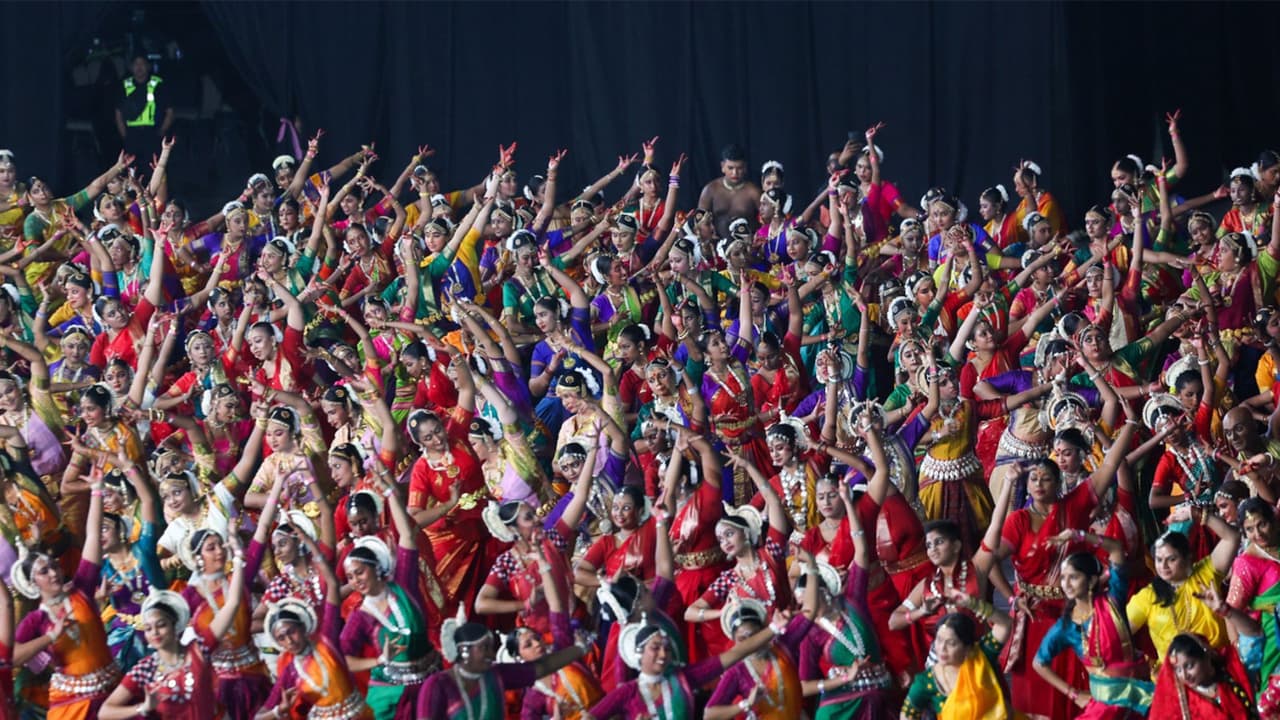 Indian diaspora in Malaysia sets dance record during PM Modi's visit