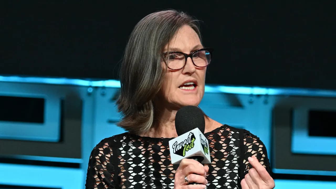 Bitcoin Stumbles — But Cathie Wood Firmly Believes Long-Term Bull Case Is Still Alive