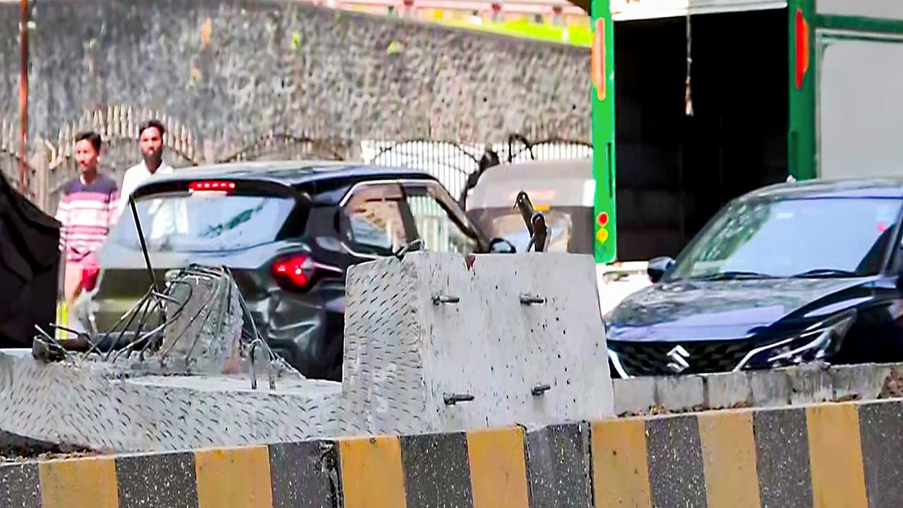 Mumbai metro collapse: 1 dead; CM Fadnavis orders probe, gives 5 lakh