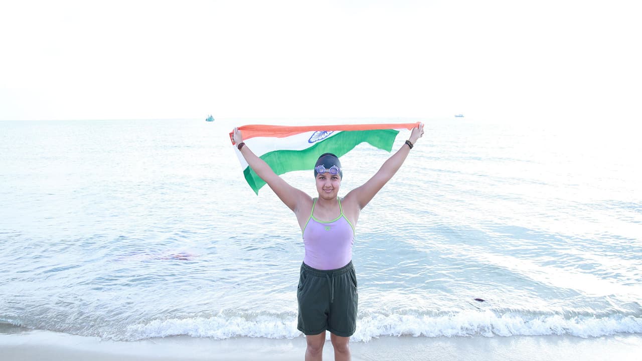 Delhi University student Kamya Bhardwaj sets new Palk Strait swim record