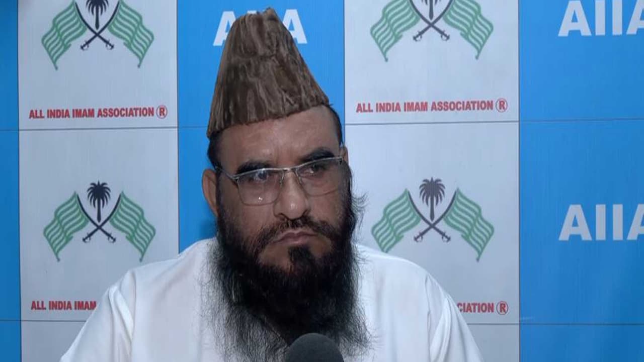 All India Imam Association's Sajid Rashidi and All India Imam Organisation's Umer Ahmed Ilyasi condemned Hamid Ansari's remarks on 'Hindu extremism'. They questioned why he made such statements after leaving office, suggesting it was an attempt to become a Muslim leader and disturb social harmony. Both leaders asserted that Muslims are proud Indians and called for action against divisive statements.