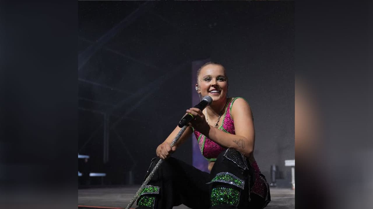 JoJo Siwa reveals family plans with boyfriend after AI baby photos