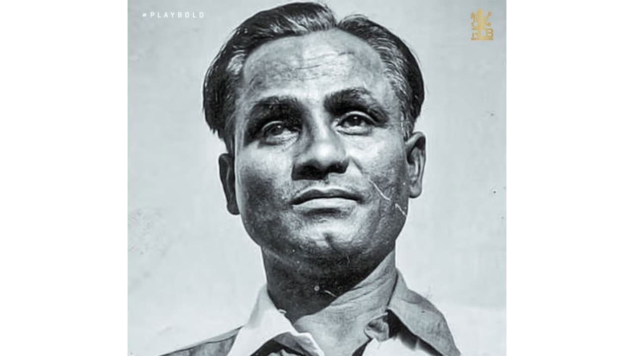 leaders-honour-hockey-wizard-major-dhyan-chand-on-national-sports-day
