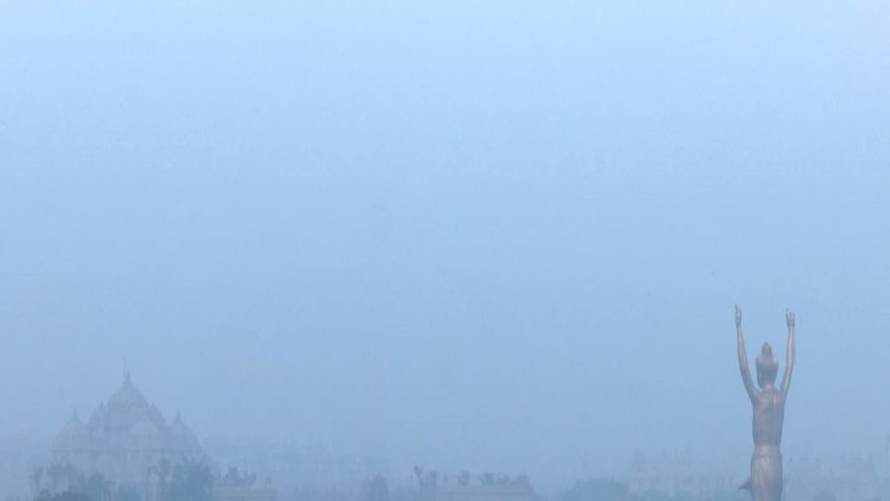 Delhi's air quality remains in 'poor' category with AQI at 271