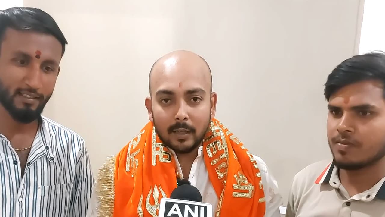 Prithvi Shaw, fiancee Akriti Agarwal offer prayers at Mahakaleshwar