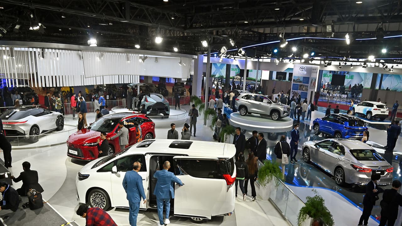 Indian auto retail nears 3-crore mark with 13.3% YoY growth in FY26