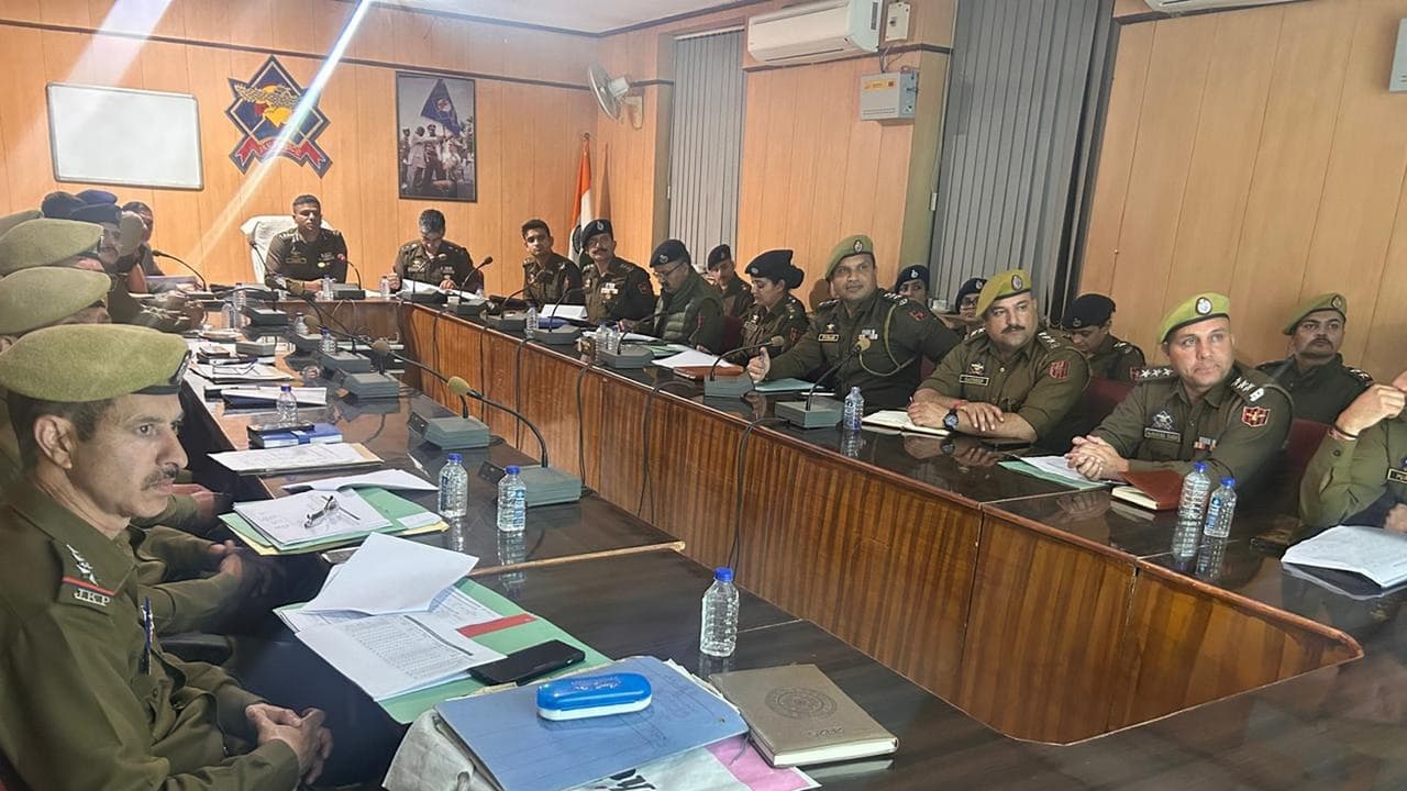 Udhampur: SSP Nagpure reviews crime, directs zero tolerance on drugs