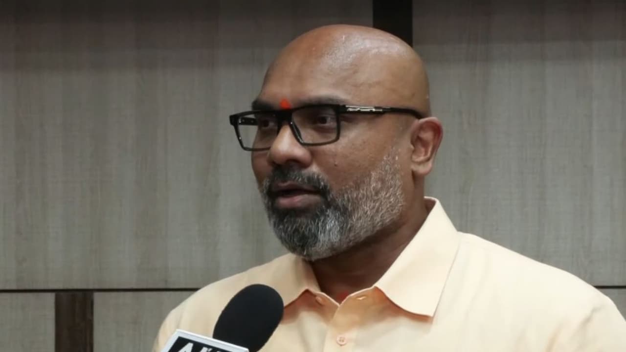 BJP MP slams KTR, Revanth Reddy over students' future in Telangana