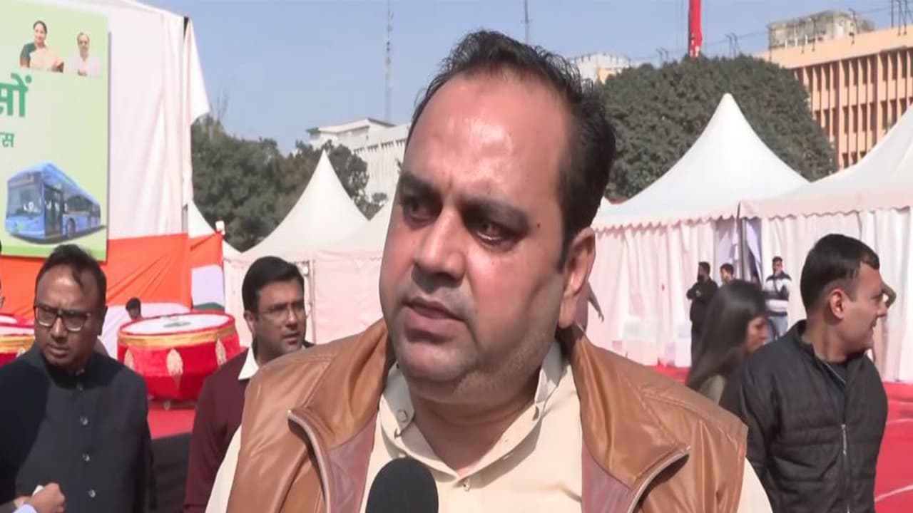 Delhi govt adds 200 more e-buses; aims for 7,500 by year-end