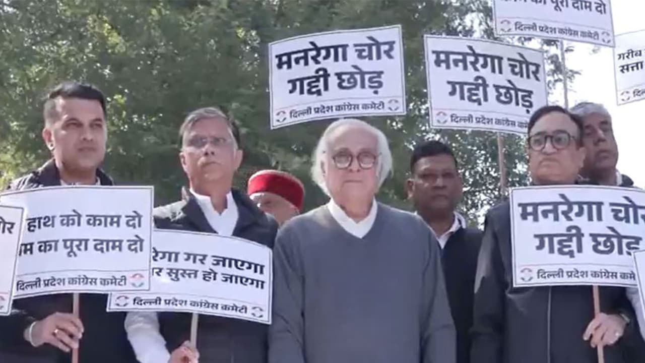 Congress holds 'MGNREGA Bachao Sangram' protest against new Act