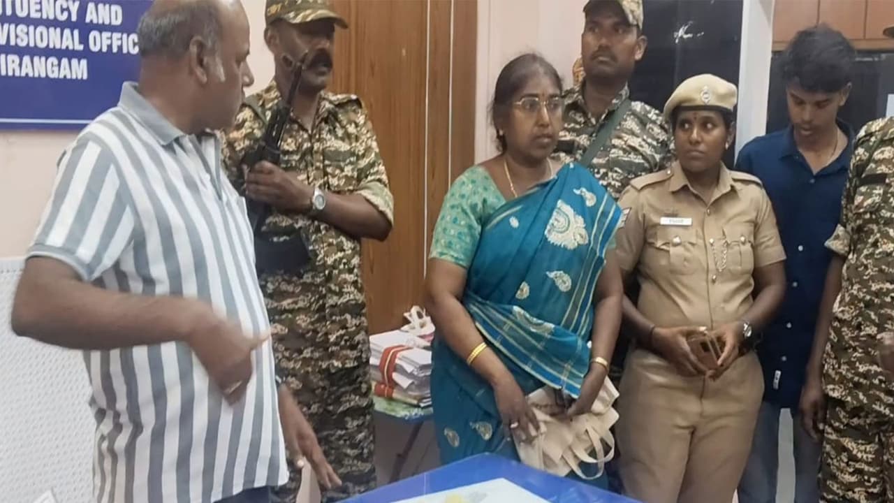 Cash-for-votes? Rs 11 lakh seized from DMK leader's home in Trichy