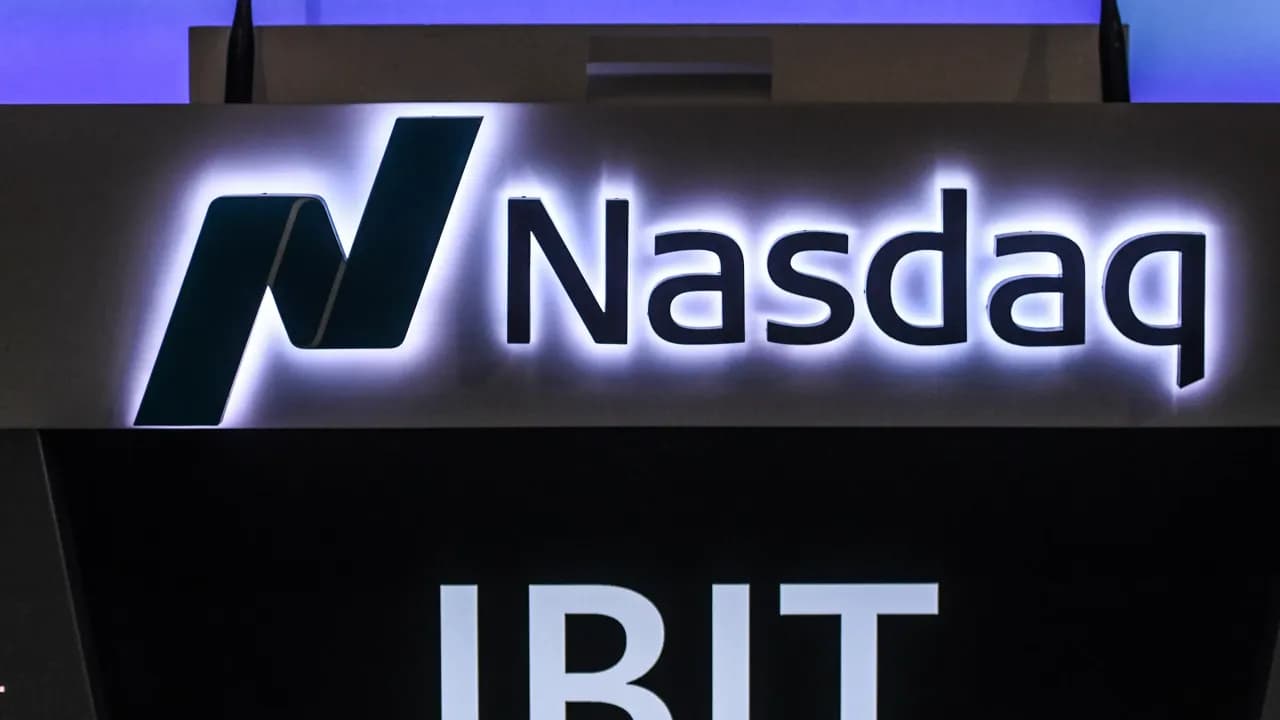 BlackRock's IBIT And GLD Rejoin Top 10 Most-Traded ETFs As 'Debasement Trade' Challenges ‘AI Mania’