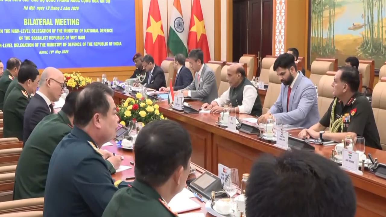 Rajnath Singh, Vietnamese counterpart review defence cooperation