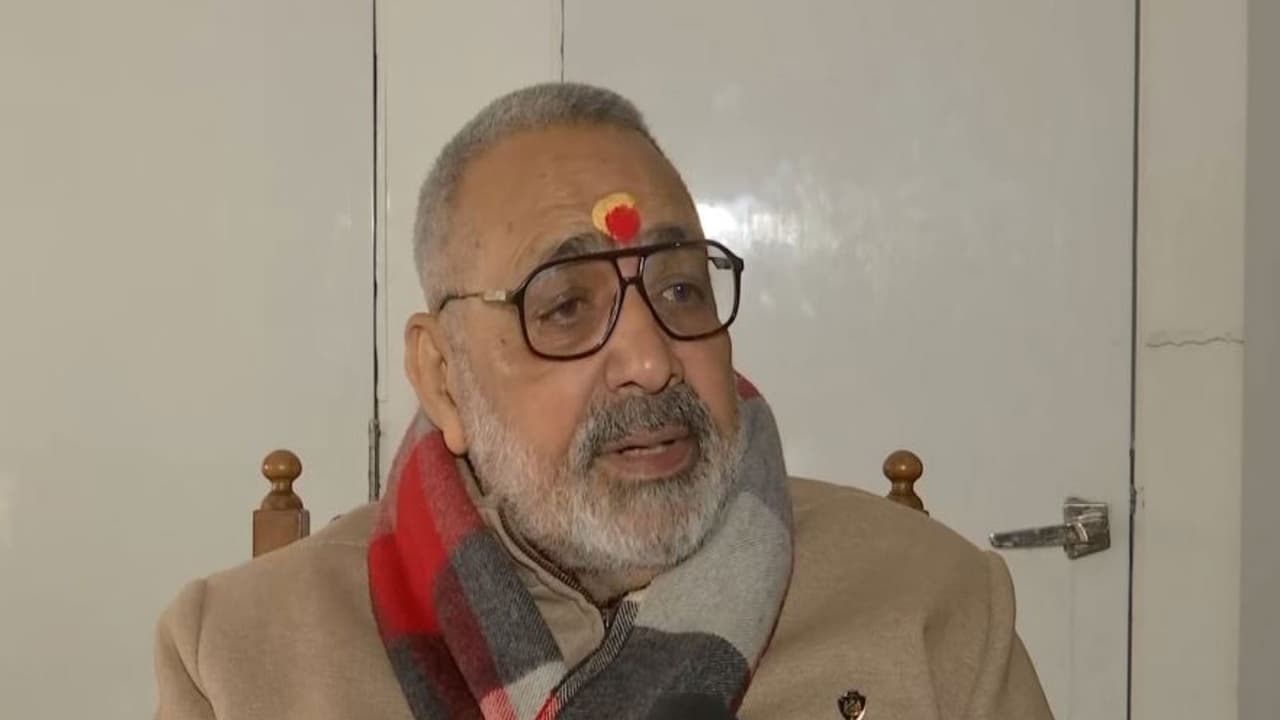 Giriraj slams Mamata over 'Bangladeshis', she blames BJP for 'deaths'