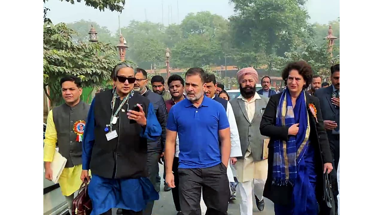 Shashi Tharoor's 'dynasty' swipe sparks row; Congress leaders hit back