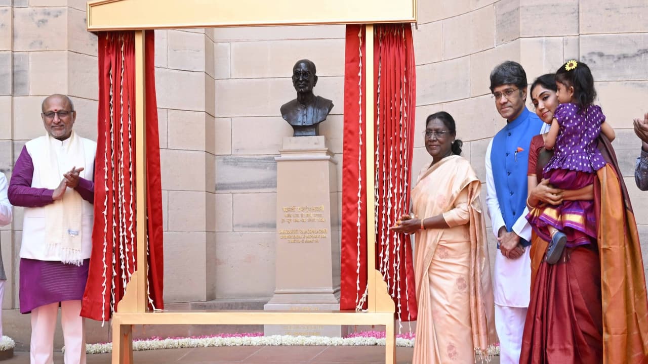 President Murmu unveils Rajagopalachari's bust at Rashtrapati Bhavan