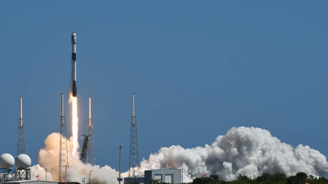 SpaceX Falcon 9 Rocket Launches 28 Starlink V2 Minis To Orbit From Cape ...