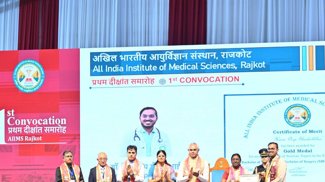 President Murmu graces AIIMS Rajkot's first convocation ceremony