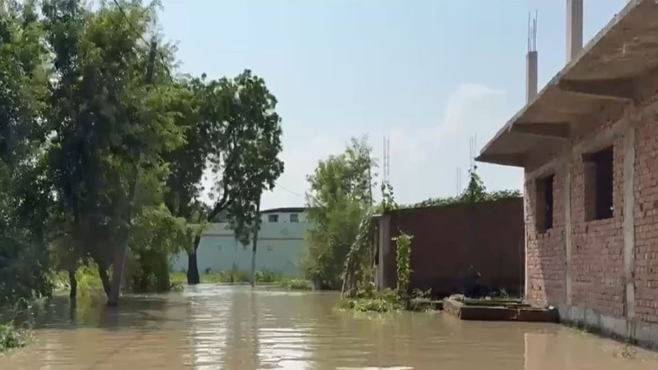 বিহারে গণ্ডক নদীর জলস্তর রেকর্ড ছুঁল, বহু জেলা প্লাবিত