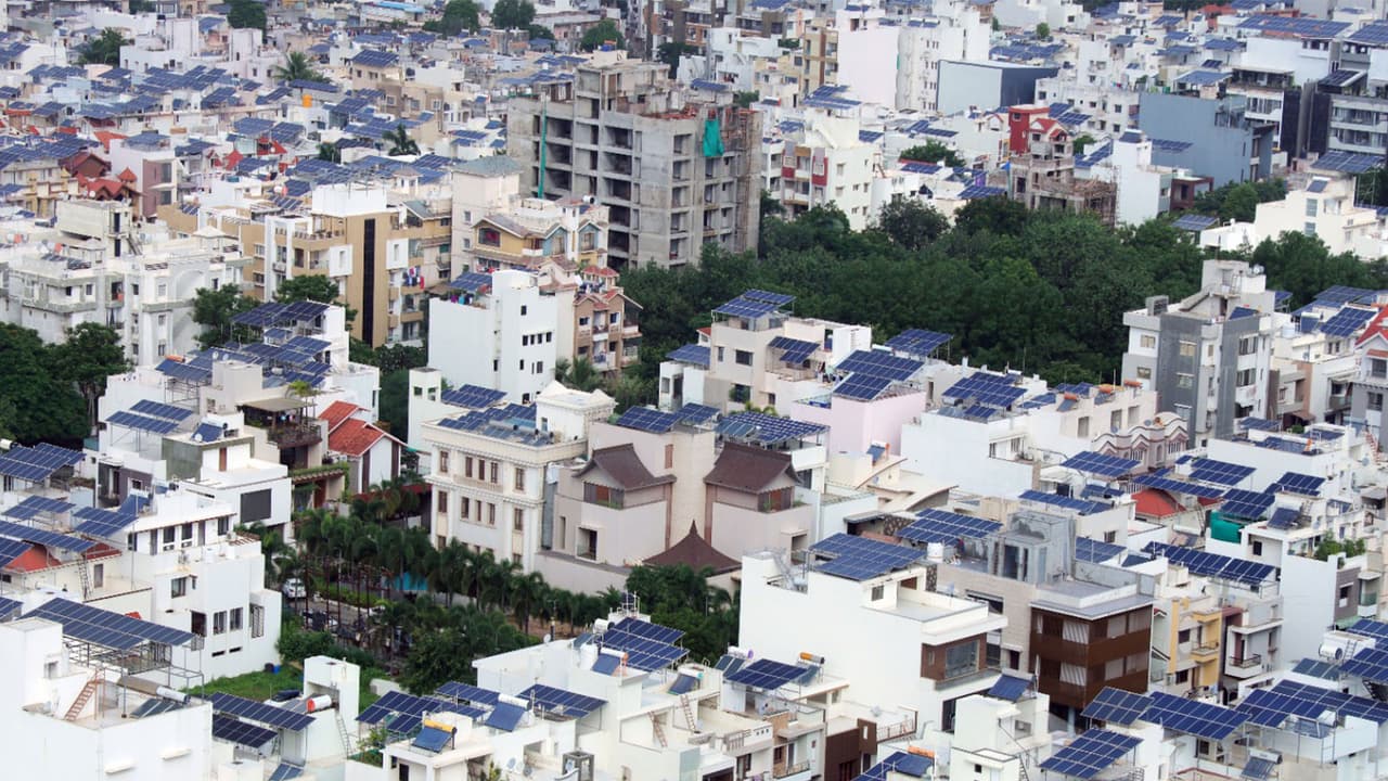 Gujarat leads India's renewable push, tops capacity with 42.583 GW