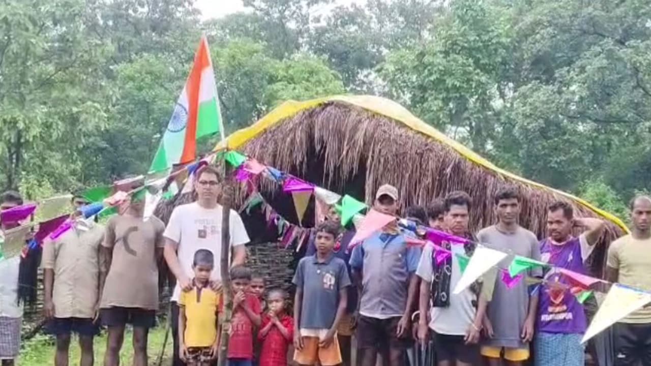 ७५ वर्षांनी अबूझमाडमध्ये पहिल्यांदा फडकला तिरंगा