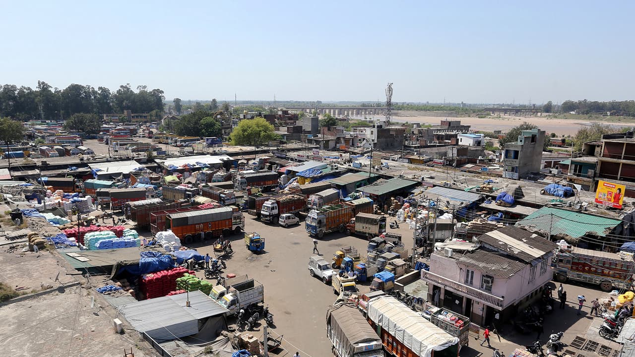 India's Warehousing Leasing Hits 36.9M Sq Ft in 2025, Up 16% YoY