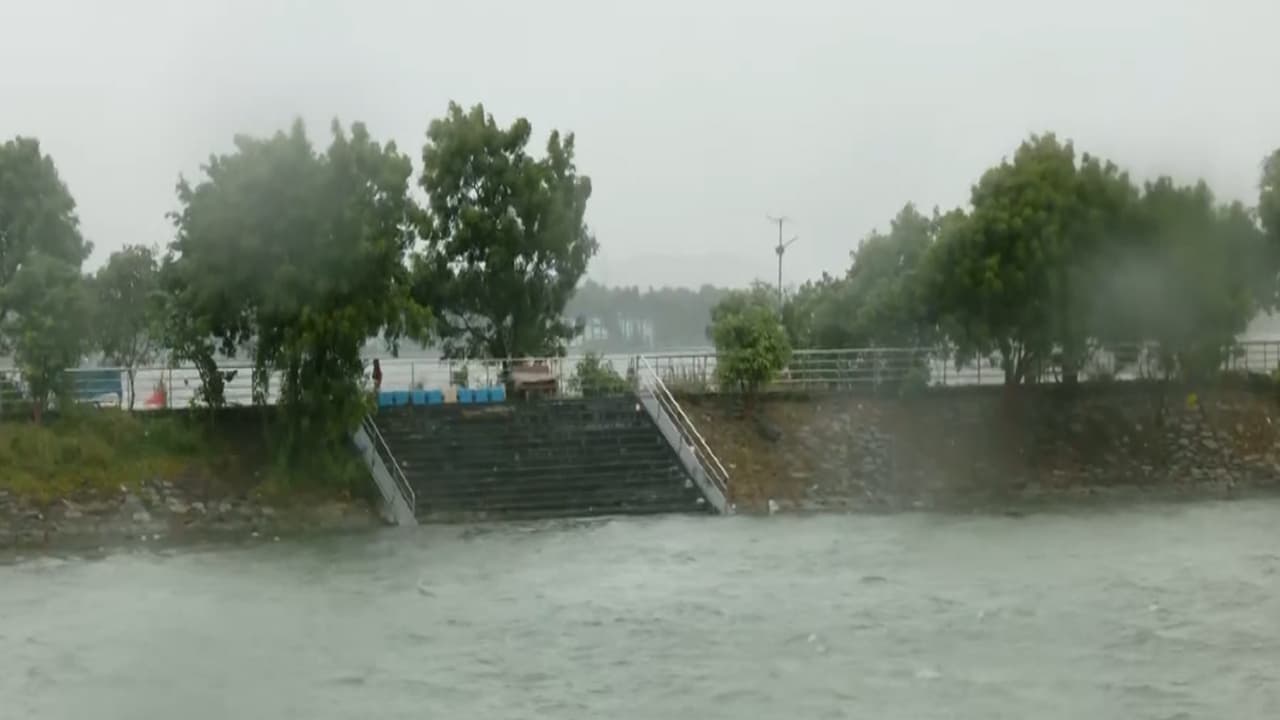 Cyclone Arnab Approaches: Odisha Authorities Suspend Chilika Boat Trips