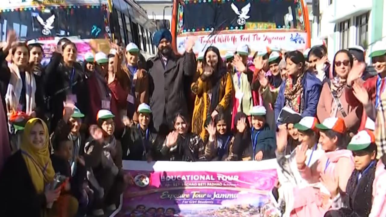 J&K: Doda flags off educational tour for girls under BBBP scheme