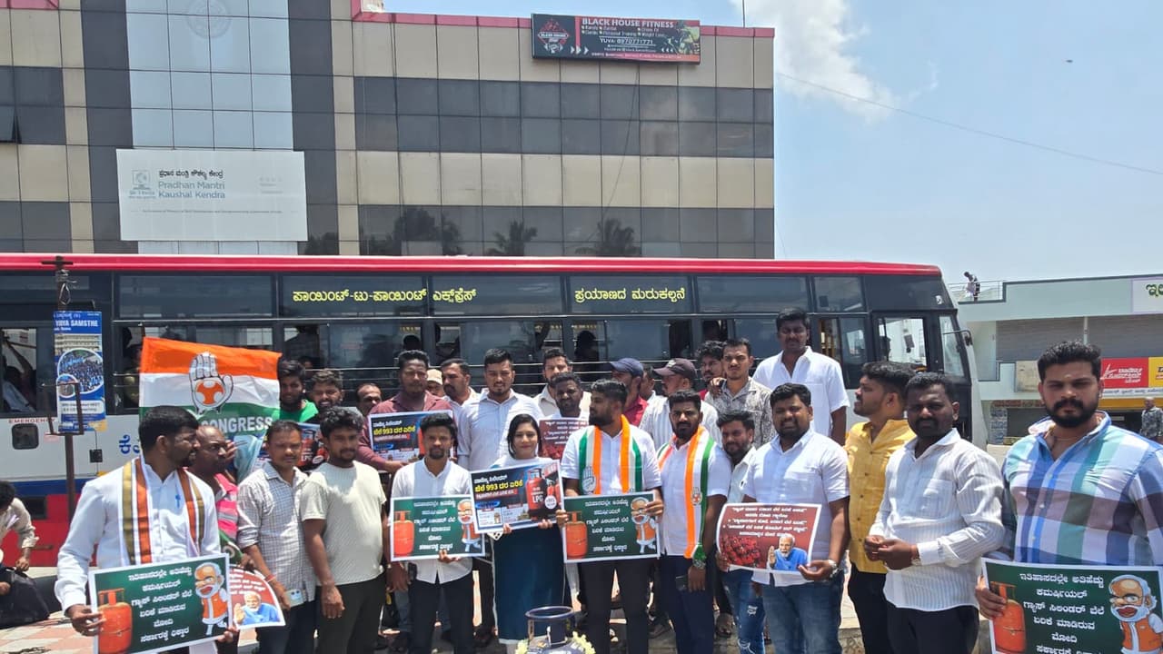 Karnataka Youth Congress protests commercial LPG price hike in Bengaluru