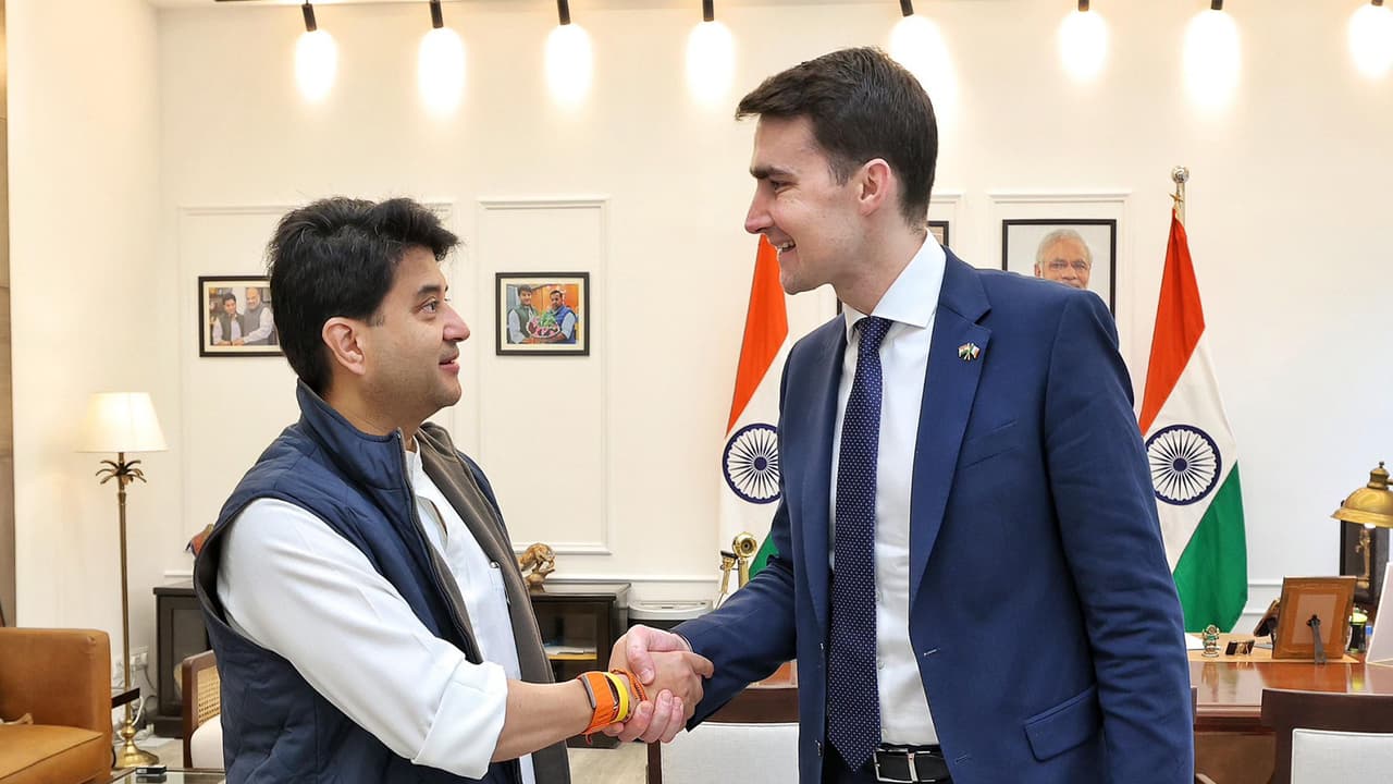 Scindia, Irish Minister discuss strengthening digital economy ties